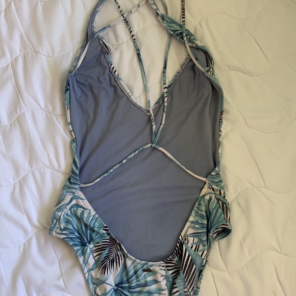 ripcurl one piece - Picture 2 of 3